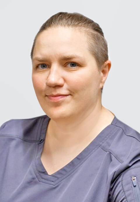 Хирург-имплантолог Каморникова Анастасия.